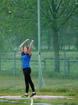 W15-Athletin Alexandra Spieker holte mit guten 39,03 Metern die Silbermedaille in ihrer Altersklasse.