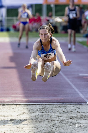 Beim spontan eingeschobenen Wettkampf auf internationaler Bühne behauptet sich Klaudia Kaczmarek im Weitsprung. (Foto: Jan-Hendrik Ridder)