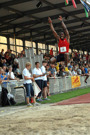 Robert Martey aus Ghana gewann den Weitsprung der Männer beim Meeting 2016 mit 7,51 Metern.