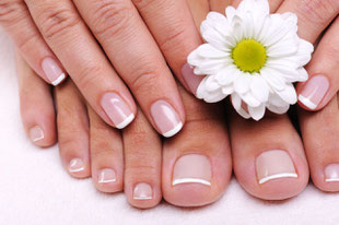 Gepflegte Hände und Füsse im Nagelstudio Augsburg © Vitaly Valua / 123 RF Stock Foto