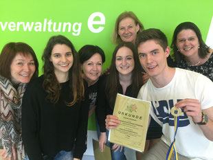 von links nach rechts: Mag. Claudia Sandler Melanie Burian, OStR. Mag. Elfriede Hable, Lena Fuchssteiner, OStR. Mag. Maria Meindl, Jakob Strasser, Mag. Barbara Pasteiner