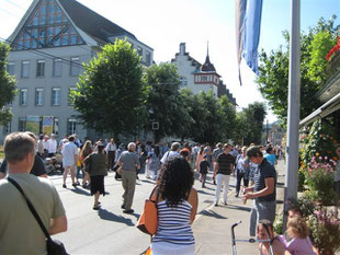 Unterschiedliche Menschen mit unterschiedlichen Bedürfnissen leben in Suhr.