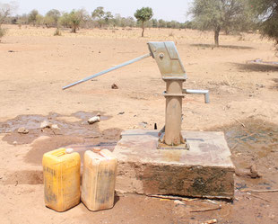 Brunnen in Djoaboani - ohne Umfassung