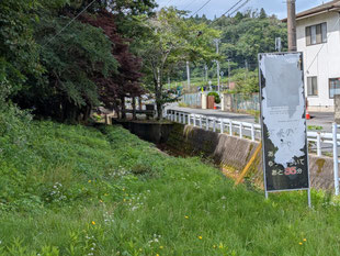 引き込み線らしき跡をたどるが民家に入りそうになり断念