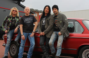 Von links nach rechts: Michael Voss (guit, vox), Axel Kruse (dr). Thomas 'Hutch' Bauer (bass). Jürgen Breforth (guit)