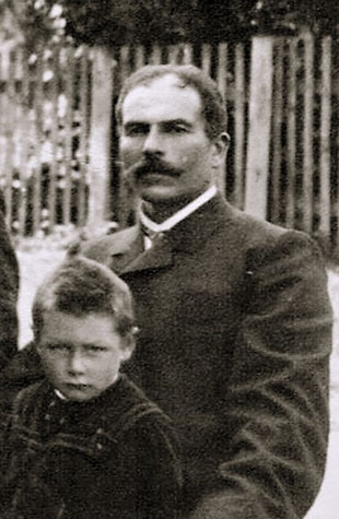 Franz Anton Poggel mit seinem Sohn August, dem späteren Hoferben, Foto von 1907