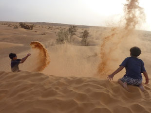 Niños en el desierto
