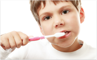 Welche Zahnpasta empfiehlt der Zahnarzt für Kleinkinder? (© lenets tan - Fotolia.com)