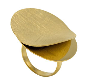 Vergoldeter Edelstahl Ring RH471 mit Plättchen Design