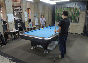 香川プロ（奥）vs大井プロ（手前）