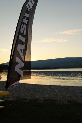 Abendstimmung bei der Vermietstation, Naish SUP Center Erlach am Bielersee