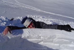 Schneeschuh, Schneeschuhtour, Iglu, Iglubau, Igluübernachtung, Winterprogramm, Schneeabenteuer, Skiausflug, Winterspaß, Igludorf,