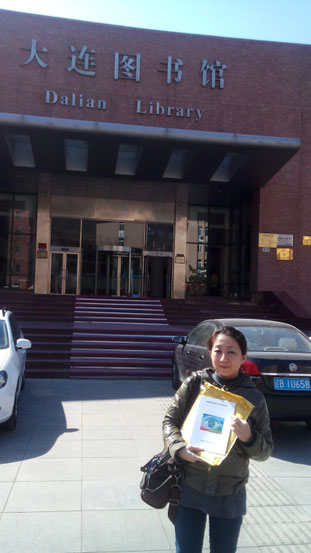 Misako Chida, representative of the Movement in China and Japan, at Dalian Library
