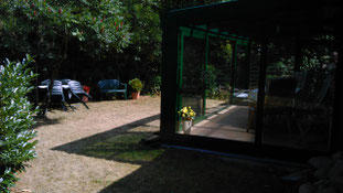 Blockhaus mit Kamin und Wintergarten
