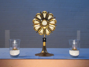 in der Herz-Jesu Kirche Stoßdorf 24/7, wenn Dein Anliegen dort notiert ist, klicke auf das Bild.
