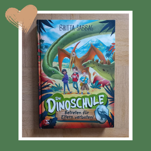 Buchempfehlung Die Dinoschule von Britta Sabbag. Band eins Betreten für Eltern verboten.