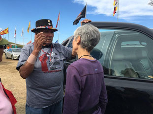 Jill Stein aktionerer sammen med indianske aktivister imod "Dakota Access Pipeline"