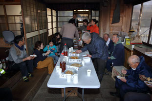茅葺屋根の葺き替え　休憩時間