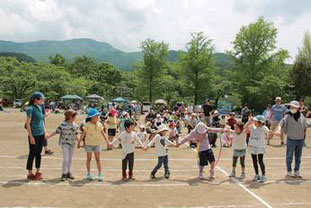 ６月１日に行われた大日向運動会。地域住民と大日向小学校の児童・保護者・教職員で共につくりあげた。