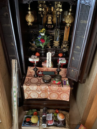 お盆に持っていく仏壇のお供え物としておすすめの物とは 老舗和菓子屋がご紹介します 老舗和菓子店の通販 供養 お供え お見舞い お土産 お祝い のネットショップ 昭和3年創業 尼崎の寶屋遊亀 たからやゆうき