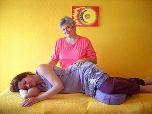 Holistic Pulsing Ausbildung München Michaela Hold Familienaufstellung Kartenlegen Spirituelles Coaching Yin Yoga