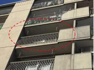 黒色の鳩よけネットが目立たず綺麗