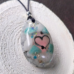 Orgonit Powerstone Anhänger mit silbernem Herz | Edelstein Heilstein Schmuck