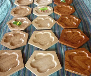木の菓子皿　五六八角皿