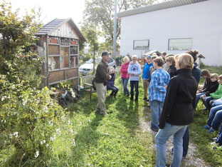 Bienenlehrpfad mit Schulklasse