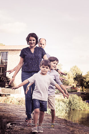 photos de famille, photos d'enfants, portraits de famille, vendée, photos de famille en vendée, photographe de famille en vendée, famille en bleu, camaieu de bleu, rachel jabot ferreiro, erjihef photo, harmonie vestimentaire et photo