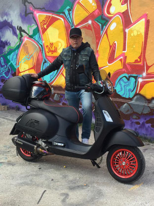 Konny - Vespa GTS 300 