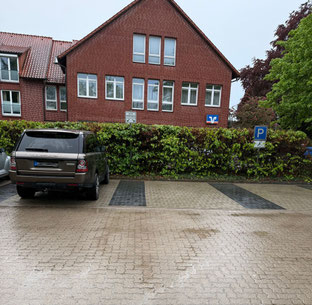 Foto vom gepflasterten Parkplatz für Gehbehinderte, Brückenstraße in Achim