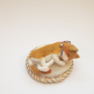 Katze schlafend, Filz, Filzkatze, Filztiere, süsse Katze, nadelgefilzte Katze, Spielzeug, Puppen, schlafende Baby Katze, Waldorftiere, Tiere aus Wolle, Deko Kinderzimmer, Filztier, Katze gefilzt, Geschenk Kinder, Filzen