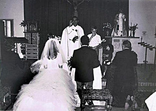 Parroquia en 1973. En el lateral, Ntra Sra del Carmen