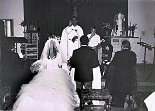 Parroquia en 1973. En el lateral, Ntra Sra del Carmen