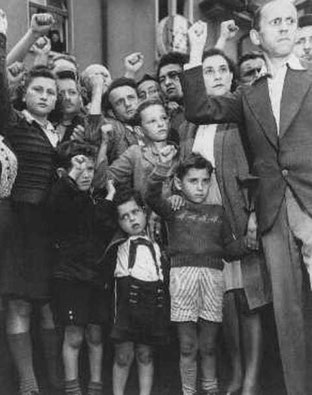 Jewish displaced persons protest the forcible removal of Jewish refugees from the ship "Exodus 1947" by British soldiers. Photograph taken by Henry Ries. Hohne-Belsen displaced persons camp, Germany, September 1947.