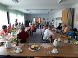 Auftritt der Hortkinder bei Kaffee und Kuchen