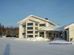 Hauptniederlassung in massiver Blockbauweise im Februar bei -25°C - Blockhaus kaufen und bauen mit Profis - Bürogebäude - Massivholzhaus - Blockhausbau - Holzhaus in Blockbauweise - Holzbau - Hersteller - Anbieter - Finnische Holzhäuser - Hauskauf