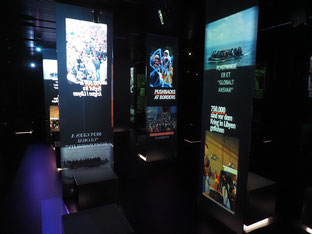 Flüchtlingsschicksale im Museum "Flugt": Multimediale Schau in Flugt zu internationalen Flüchtlingsströmen. Foto: Christoph Schumann, 2024
