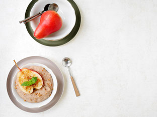 Schoko-Grießbrei mit Karamell-Birne