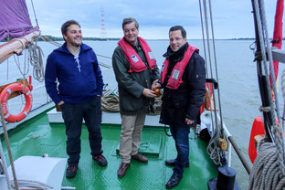 Foto v.l.: Jens Utecht (Vorsitzender Wilhelmine von Stade e.V.), Enak Ferlemann, Kai Seefried MdL