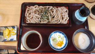 とろろそば　1100円　他ににフキの煮物付き
