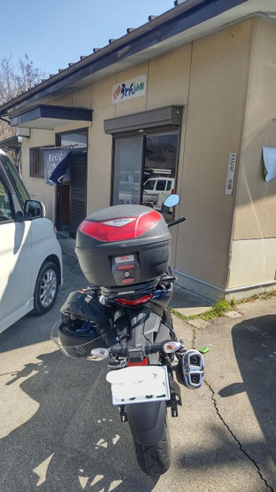 P-2　小俣さんの前で
