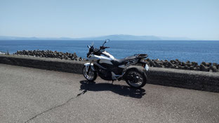 P-06 バイクを防波堤の道に上げる