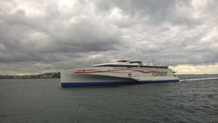 Le dernier fleuron de Condor Ferries, le HSC Condor Liberation découvrant pour la première fois Saint-Malo.