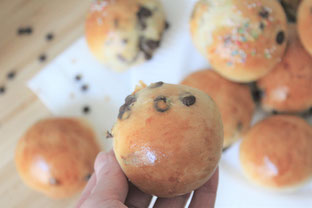 chocolate chip bread rolls buns sprinkles yeast easy recipe quick fluffy soft