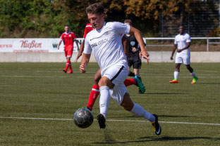 Tim Knetsch erzielte das Tor zum 2:0 beim 1. FC Düren (Foto: Deutzmann/Archiv)