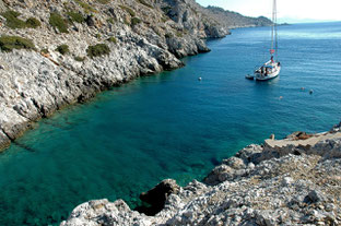 Bucht in den Dodekanes bei Yacht-Urlaub