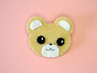 broche fantaisie feutrine, ours beige kawaii, cadeau enfant