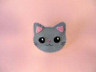 broche fantaisie feutrine, chat gris kawaii, cadeau maman de chat